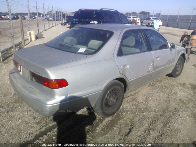 4T1BG22K2YU666341 - 2000 TOYOTA CAMRY CE/LE/XLE 银色 照片 4