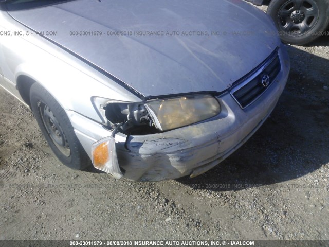 4T1BG22K2YU666341 - 2000 TOYOTA CAMRY CE/LE/XLE 银色 照片 6