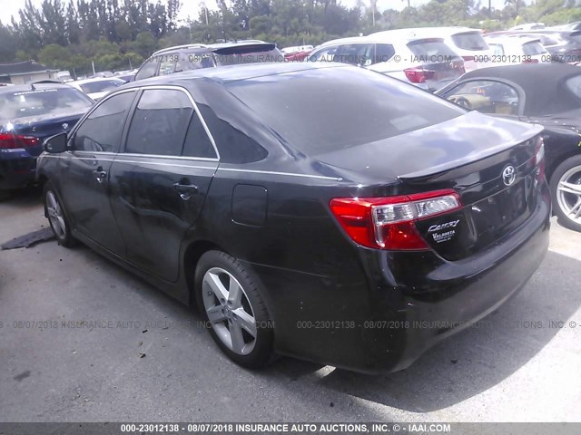 4T1BF1FKXEU333193 - 2014 TOYOTA CAMRY L/SE/LE/XLE Qara foto 3