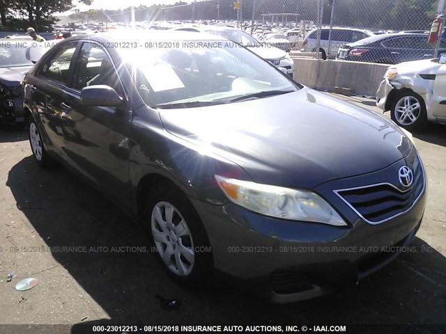4T1BF3EK4AU025542 - 2010 TOYOTA CAMRY SE/LE/XLE ნაცრისფერი ფოტო 1