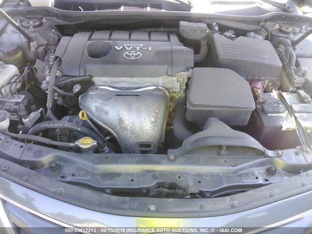 4T1BF3EK4AU025542 - 2010 TOYOTA CAMRY SE/LE/XLE ნაცრისფერი ფოტო 10