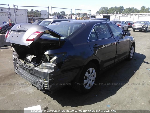 4T1BF3EK4AU025542 - 2010 TOYOTA CAMRY SE/LE/XLE ნაცრისფერი ფოტო 4