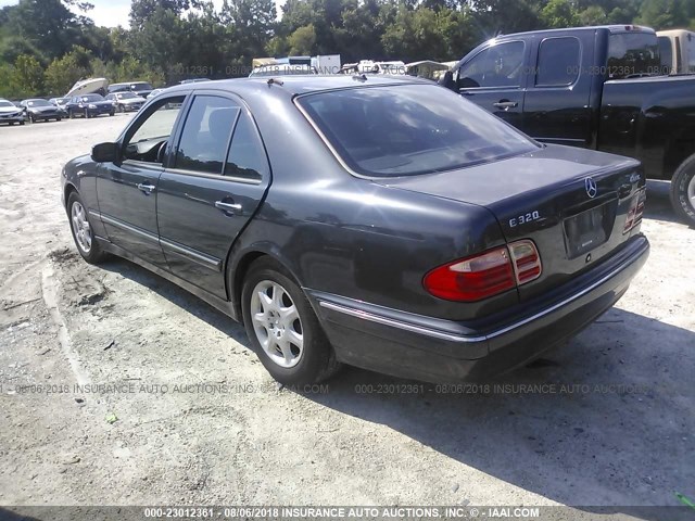 WDBJF82J11X050405 - 2001 MERCEDES-BENZ E 320 4MATIC GRAY photo 3