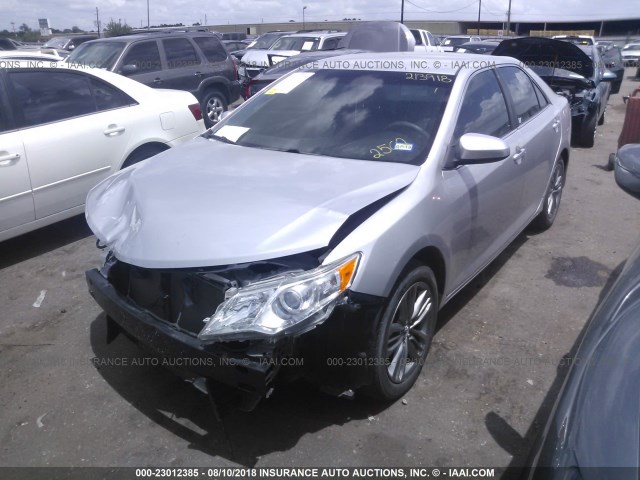 4T1BF1FK5CU122562 - 2012 TOYOTA CAMRY SE/LE/XLE SILVER photo 2