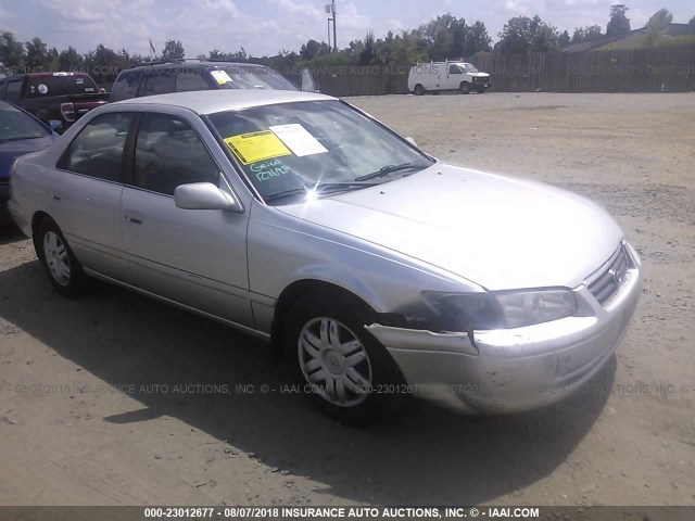 4T1BG28KXYU672590 - 2000 TOYOTA CAMRY CE/LE/XLE SILVER photo 1