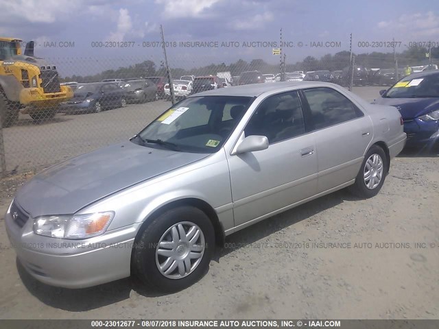 4T1BG28KXYU672590 - 2000 TOYOTA CAMRY CE/LE/XLE SILVER photo 2