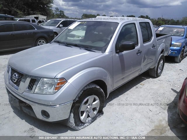 1N6AD07U39C418739 - 2009 NISSAN FRONTIER CREW CAB SE/LE/NISMO SILVER photo 2