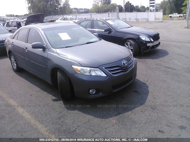 4T4BF3EK1BR122169 - 2011 TOYOTA CAMRY SE/LE/XLE ნაცრისფერი ფოტო 1