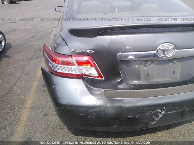 4T4BF3EK1BR122169 - 2011 TOYOTA CAMRY SE/LE/XLE ნაცრისფერი ფოტო 6