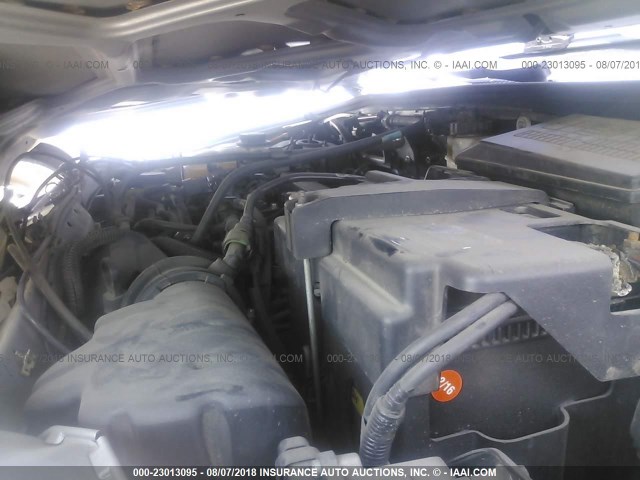 1FAHP36N56W192370 - 2006 FORD FOCUS ZXW SILVER photo 10