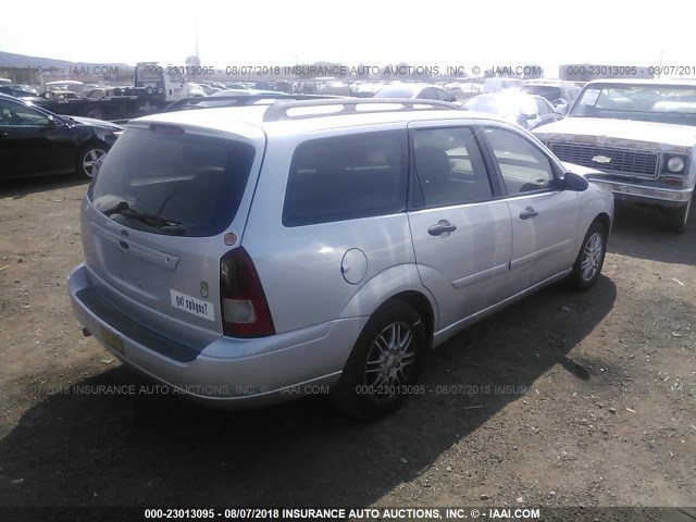 1FAHP36N56W192370 - 2006 FORD FOCUS ZXW SILVER photo 4