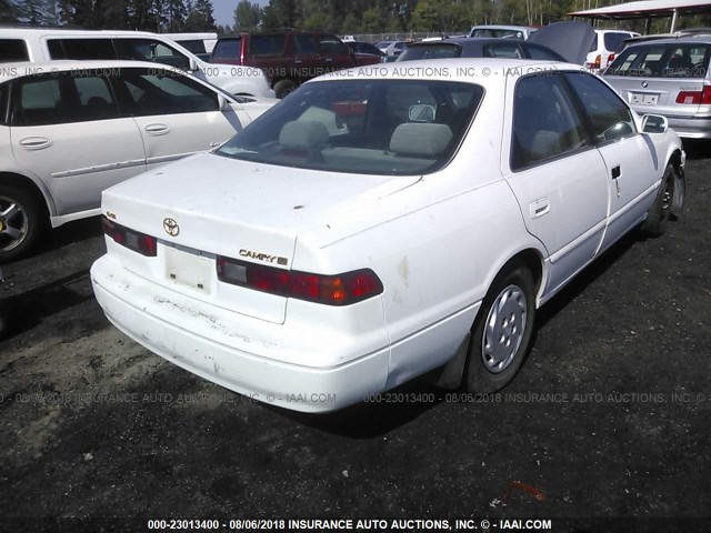 JT2BG28K7W0147407 - 1998 TOYOTA CAMRY LE/XLE WHITE photo 4