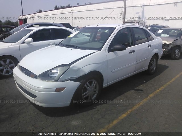 1FAFP34393W146920 - 2003 FORD FOCUS SE COMFORT/SE SPORT WHITE photo 2