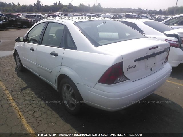 1FAFP34393W146920 - 2003 FORD FOCUS SE COMFORT/SE SPORT WHITE photo 3