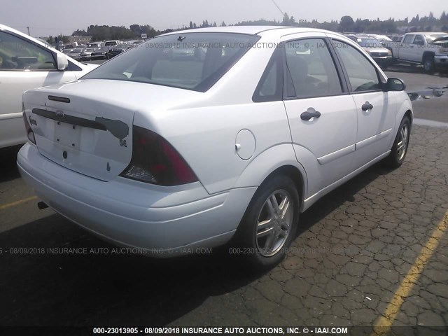 1FAFP34393W146920 - 2003 FORD FOCUS SE COMFORT/SE SPORT WHITE photo 4