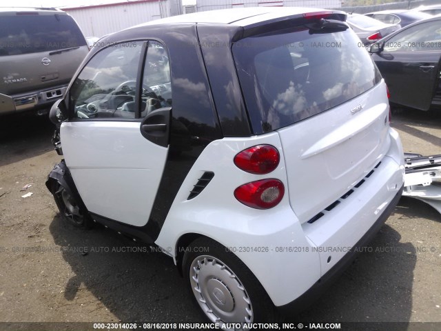 WMEEJ3BA7BK477852 - 2011 SMART FORTWO PURE/PASSION WHITE photo 3