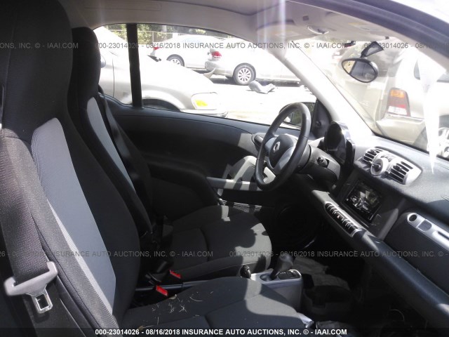 WMEEJ3BA7BK477852 - 2011 SMART FORTWO PURE/PASSION WHITE photo 5