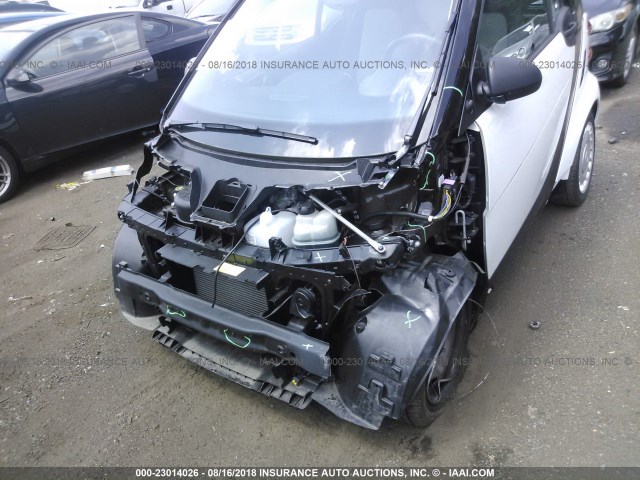 WMEEJ3BA7BK477852 - 2011 SMART FORTWO PURE/PASSION WHITE photo 6