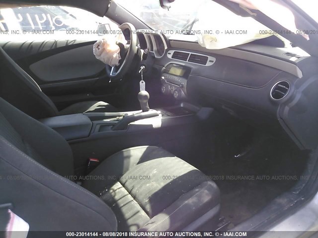 2G1FA1E33E9292300 - 2014 CHEVROLET CAMARO LS SILVER photo 5