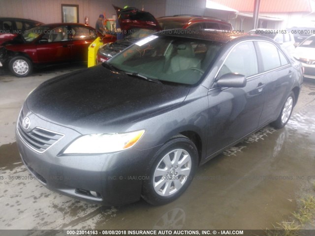 4T1BK46KX7U016143 - 2007 TOYOTA CAMRY NEW GENERAT LE/XLE/SE GRAY photo 2
