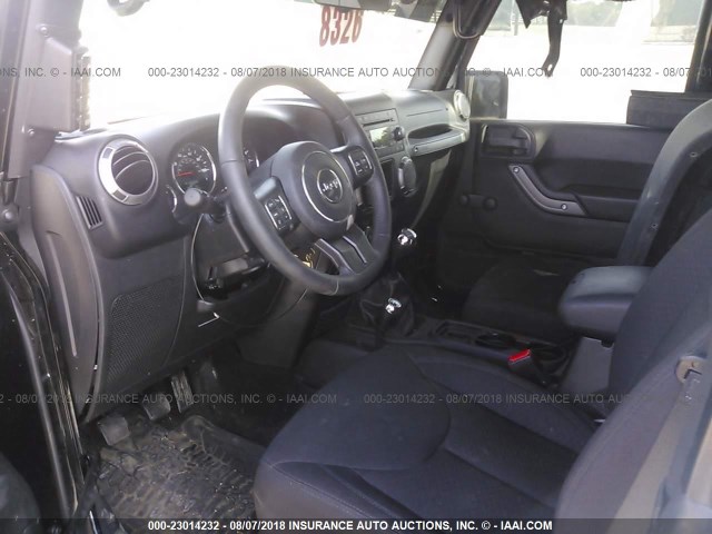 1C4AJWAG7HL642337 - 2017 JEEP WRANGLER SPORT შავი ფოტო 5