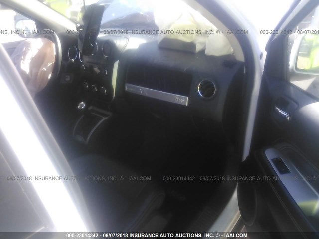 1C4NJCEB6HD160421 - 2017 JEEP COMPASS LATITUDE 白色 照片 5