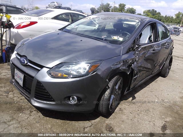 1FAHP3N27CL451817 - 2012 FORD FOCUS TITANIUM GRAY photo 2