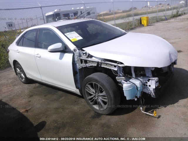 4T1BF1FK7GU235516 - 2016 TOYOTA CAMRY LE/XLE/SE/XSE 白色 照片 1