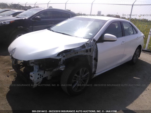 4T1BF1FK7GU235516 - 2016 TOYOTA CAMRY LE/XLE/SE/XSE 白色 照片 2