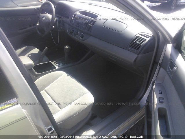 4T1BE32K03U225599 - 2003 TOYOTA CAMRY LE/XLE/SE Gümüş foto 5