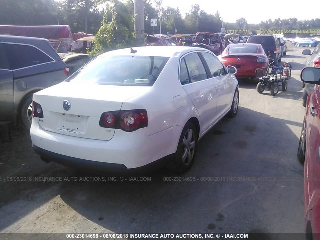 3VWRZ71K08M192127 - 2008 VOLKSWAGEN JETTA SE/SEL WHITE photo 4