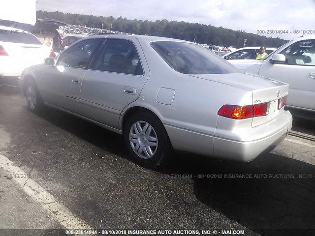 4T1BF28K4YU095395 - 2000 TOYOTA CAMRY LE/XLE 银色 照片 3