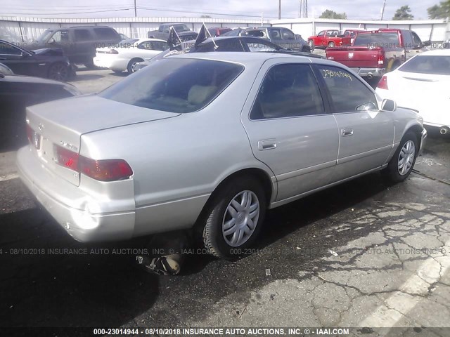 4T1BF28K4YU095395 - 2000 TOYOTA CAMRY LE/XLE 银色 照片 4