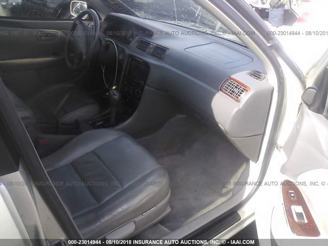 4T1BF28K4YU095395 - 2000 TOYOTA CAMRY LE/XLE 银色 照片 5