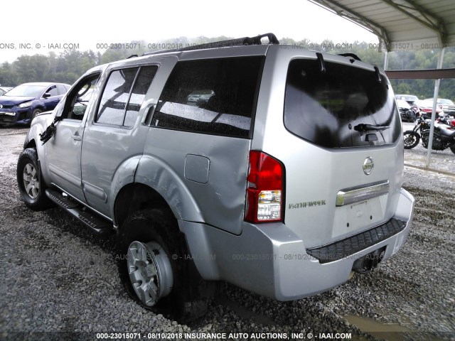 5N1AR18U55C781512 - 2005 NISSAN PATHFINDER LE/SE/XE SILVER photo 3