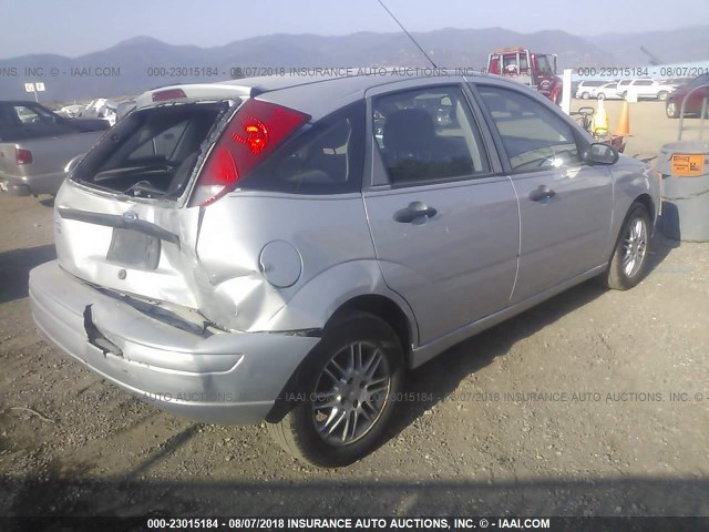 1FAFP37N17W217577 - 2007 FORD FOCUS ZX5/S/SE/SES 银色 照片 4