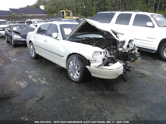 1LNHM82W45Y611306 - 2005 LINCOLN TOWN CAR SIGNATURE LIMITED WHITE photo 1