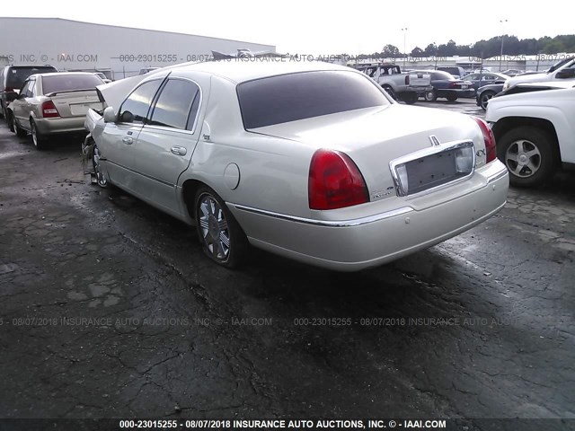 1LNHM82W45Y611306 - 2005 LINCOLN TOWN CAR SIGNATURE LIMITED WHITE photo 3