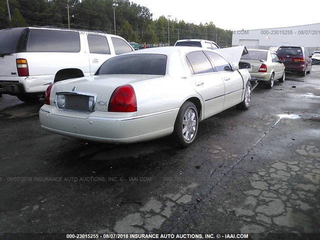 1LNHM82W45Y611306 - 2005 LINCOLN TOWN CAR SIGNATURE LIMITED WHITE photo 4