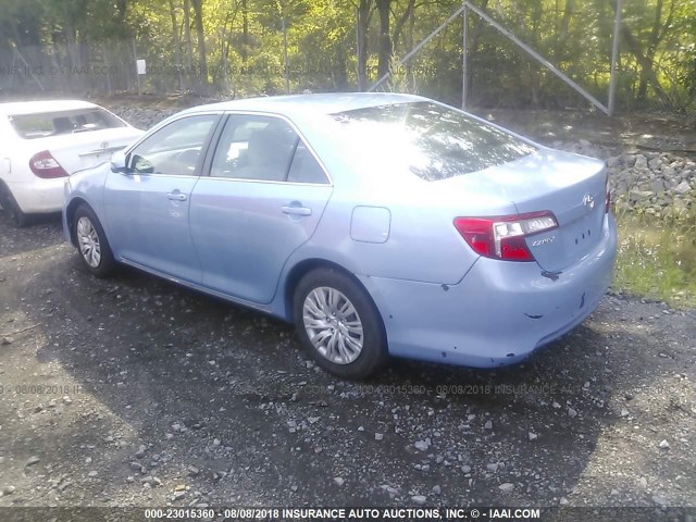 4T1BF1FK0CU535862 - 2012 TOYOTA CAMRY SE/LE/XLE Light Blue photo 3