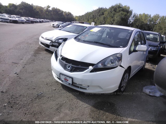 JHMGE8H38DC070653 - 2013 HONDA FIT WHITE photo 2