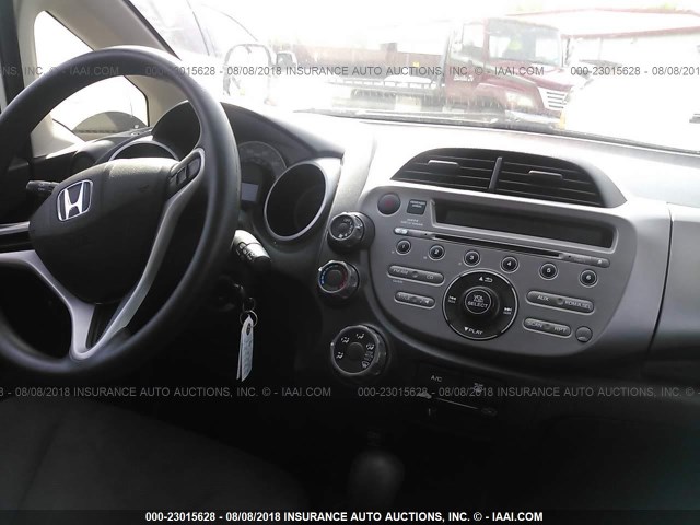 JHMGE8H38DC070653 - 2013 HONDA FIT Blanco foto 5