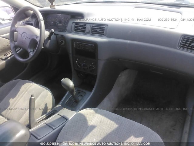 4T1BG22K21U816714 - 2001 TOYOTA CAMRY CE/LE/XLE 灰色 照片 5