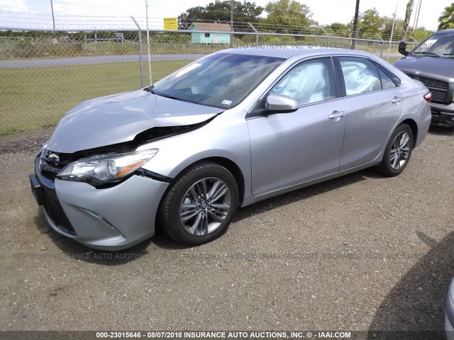 4T1BF1FK4GU264424 - 2016 TOYOTA CAMRY LE/XLE/SE/XSE SILVER photo 2