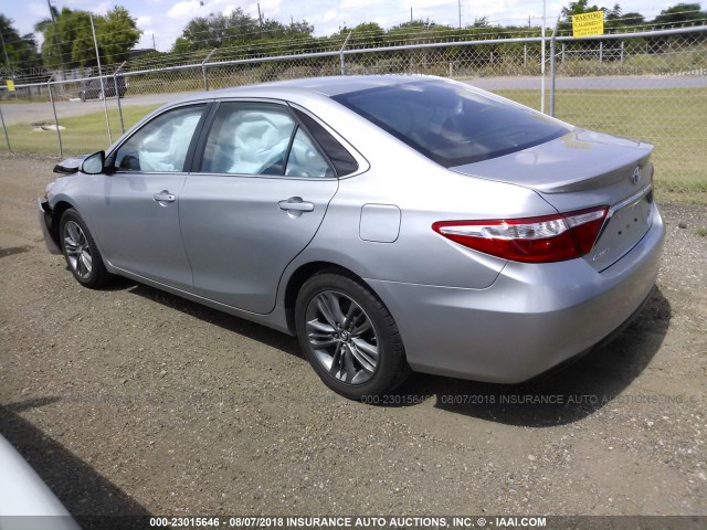 4T1BF1FK4GU264424 - 2016 TOYOTA CAMRY LE/XLE/SE/XSE SILVER photo 3
