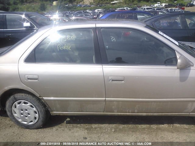4T1BG22K7WU317818 - 1998 TOYOTA CAMRY CE/LE/XLE 棕色 照片 6