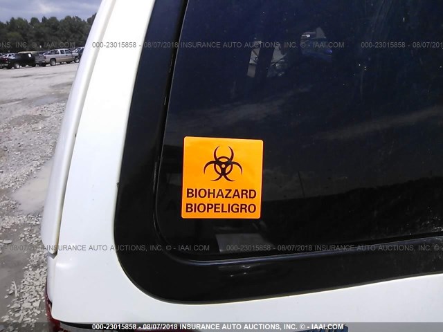 5LMEU27R11LJ24717 - 2001 LINCOLN NAVIGATOR Beyaz fotoğraf 8