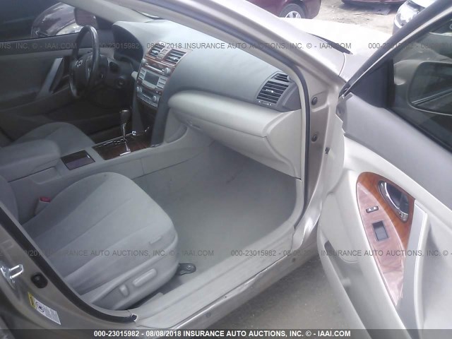 4T4BE46KX9R110278 - 2009 TOYOTA CAMRY SE/LE/XLE BEIGE photo 5