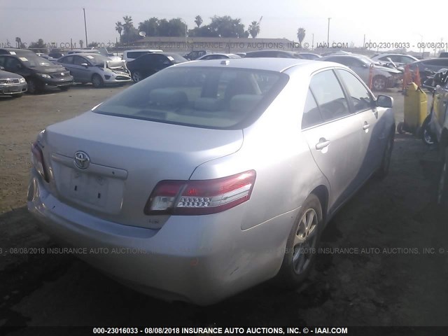 4T4BF3EK5BR157586 - 2011 TOYOTA CAMRY SE/LE/XLE ვერცხლისფერი ფოტო 4
