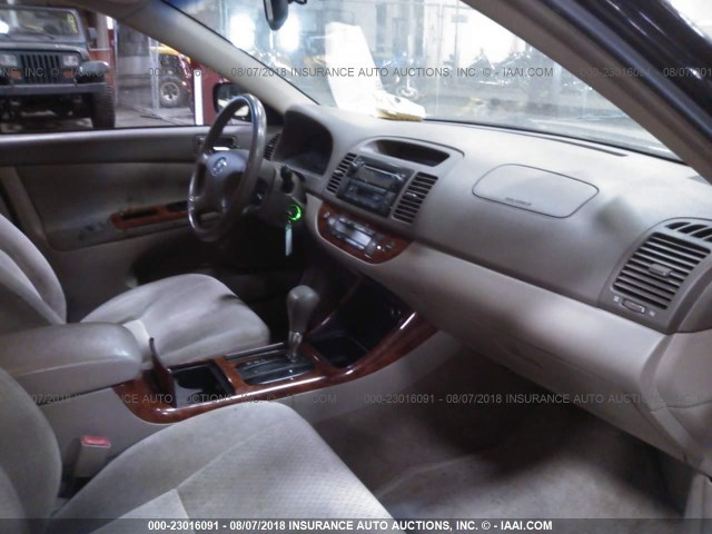 JTDBE32K830147438 - 2003 TOYOTA CAMRY LE/XLE BLACK photo 5